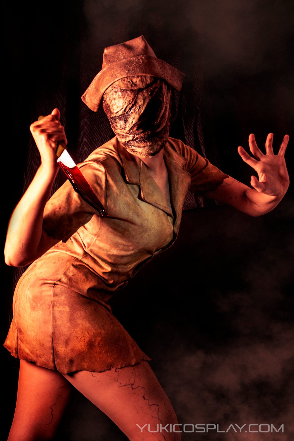 [COSPLAY] Silent Hill Nurse – YukiCosplay.com